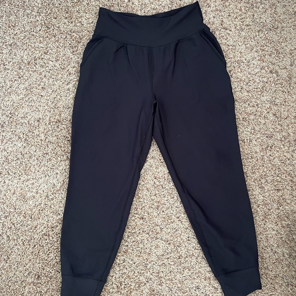 Old Navy high waisted power soft joggers for women w/ side pockets.